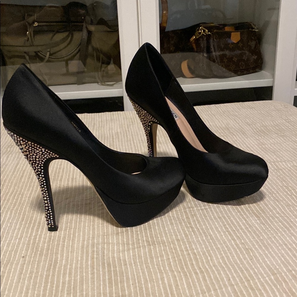 STUNNING Steve Madden Black Platform Heels with Rhinestone Stiletto.